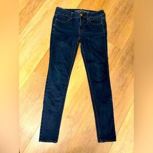 American Eagle skinny jeans, dark wash, size 2. Great condition.